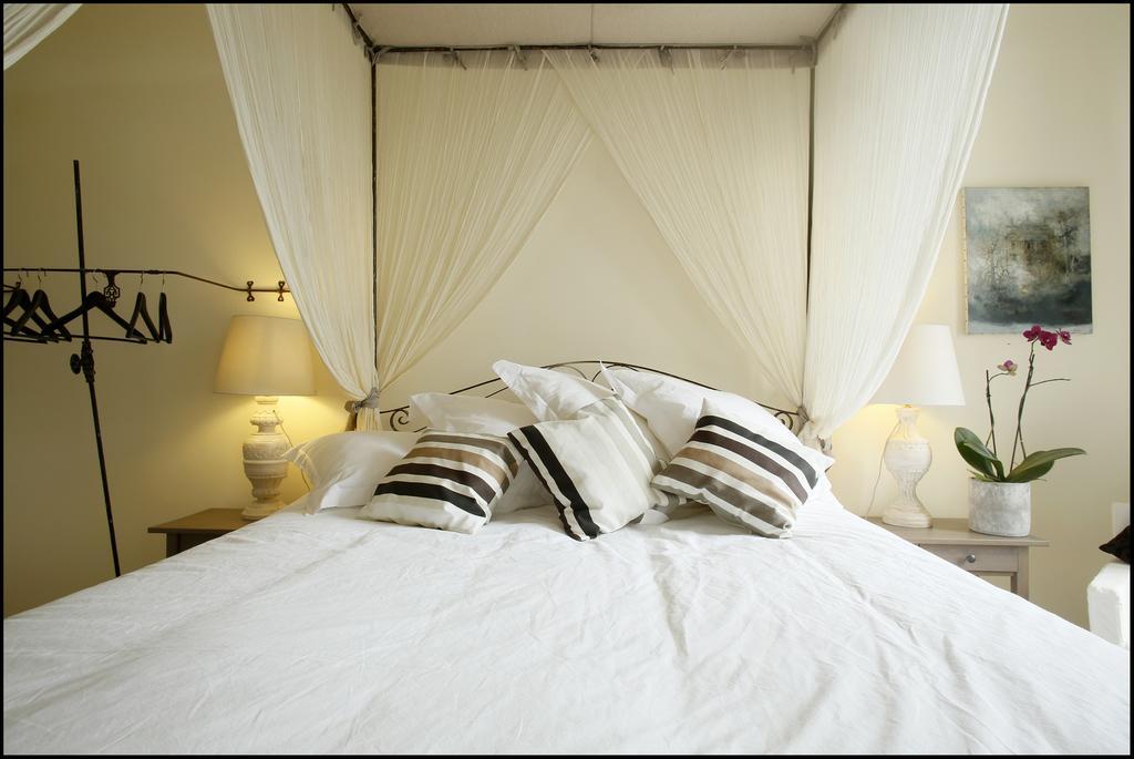 La Maison Rouge D'Uzes B&B Δωμάτιο φωτογραφία